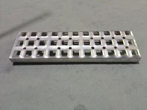 GA-V-022 Volvo Vnl 2004 2005 2006 2007 2008 2009 2010 2011 2012 2013 2014 2015 2016 2017 Step Pedal 16.5"x5" For Side fairring Panel GA-V-019A 37"