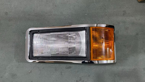 GA-MK-001-L BACK AXLE HEADLIGHT ASSEMBLY WITH TURN SIGNAL DRIVER SIDE FOR MACK CH 2M0520M