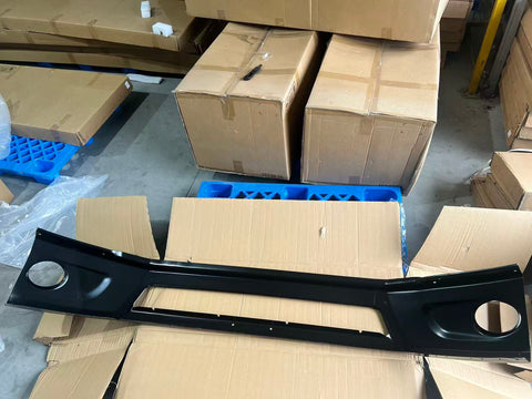 GA-V-105B Center Replacement Bumper With Fog Light Hole For Volvo VNR 2018 2019 2020 2021 2022 2023 2024 2025