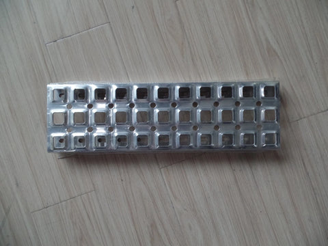 GA-V-022 Volvo Vnl 2004 2005 2006 2007 2008 2009 2010 2011 2012 2013 2014 2015 2016 2017 Step Pedal 16.5"x5" For Side fairring Panel GA-V-019A 37"