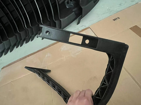 GA-V-060-1-R Truck Splash Shield Support Right Side For Volvo VNL 2004 2005 2006 2007 2008 2009 2010 2011 2012 2013 2014 2015 2016 2017