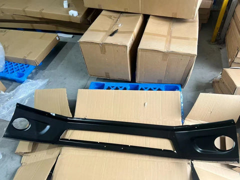 GA-V-105B Paint Black Center Replacement Bumper With Fog Light Hole For Volvo VNR 2018 2019 2020 2021 2022 2023 2024 2025
