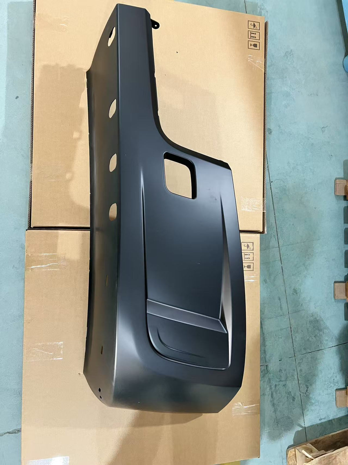 GA-PE-041-2B-L Bumper Corners Outer Paint w/o Fog Lamp Hole LH For Peterbilt 579 2023+