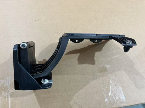 GA-V-087-3-1 Front Step Fairing DEF Opening Cover Hinge For Volvo Truck VNL 2018-2023
