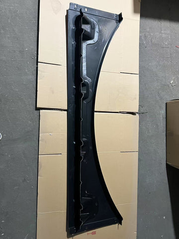 GA-PE-044 Peterbilt 579 2023+ FAIRING BRIDGE