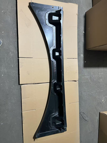 GA-PE-044 Peterbilt 579 2023+ FAIRING BRIDGE