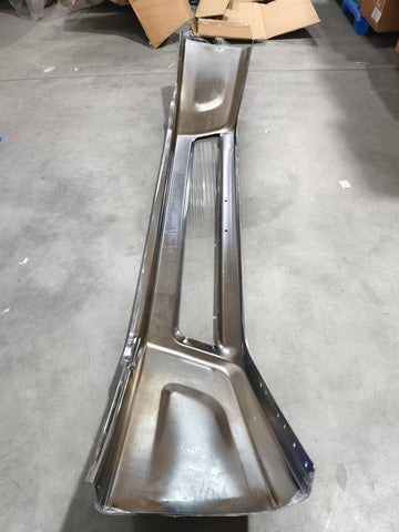 GA-V-105C Silver Chrome Center Replacement Bumper Without Fog Light Hole For Volvo VNR 2018 2019 2020 2021 2022 2023 2024 2025