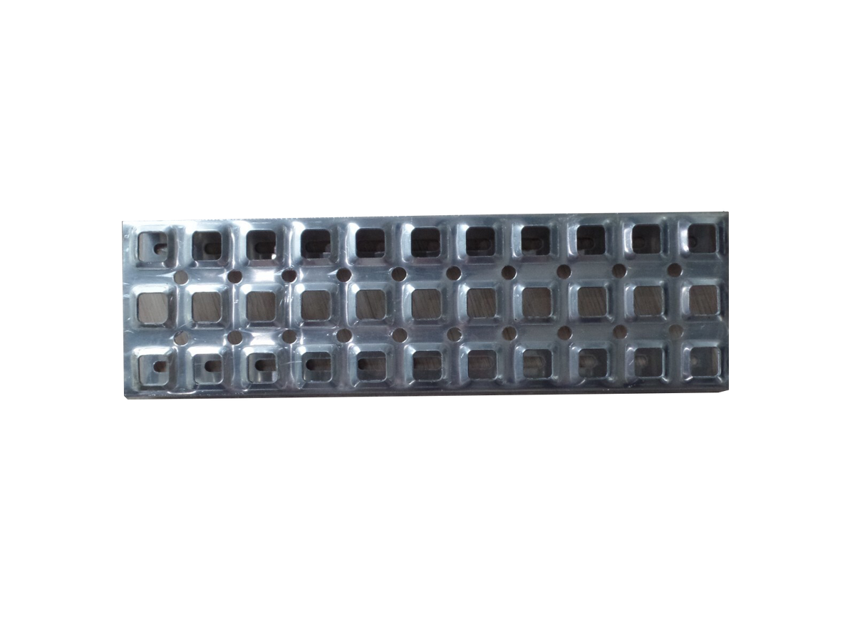 GA-V-022 Volvo Vnl 2004 2005 2006 2007 2008 2009 2010 2011 2012 2013 2014 2015 2016 2017 Step Pedal 16.5"x5" For Side fairring Panel GA-V-019A 37"