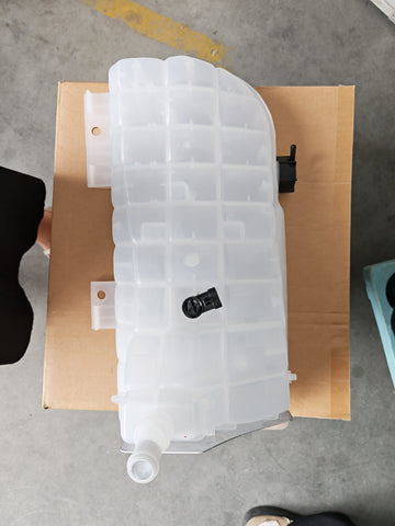 GA-A9017&N53546001 603-5403 Water Reservoir Tank For Peterbilt 348 365 367 377 382 384 385 386 388 389 Kenworth T600 T660 T800 W900 2008 2009 2010 2011 2012 2013 2014 2015 2016 2017 2018 2019 2020 2021 2022 N53546001/603-5403