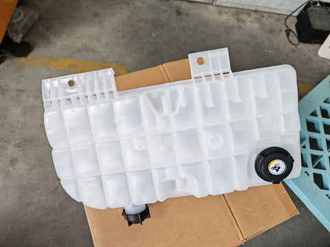 GA-A9017&N53546001 603-5403 Water Reservoir Tank For Peterbilt 348 365 367 377 382 384 385 386 388 389 Kenworth T600 T660 T800 W900 2008 2009 2010 2011 2012 2013 2014 2015 2016 2017 2018 2019 2020 2021 2022 N53546001/603-5403