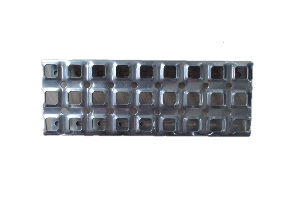GA-V-021 Volvo VNL Rear Step Fairing Panel Right Side Rh 25.6" Long 2004 2005 2006 2007 2008 2009 2010 2011 2012 2013 2014 2015 2016 2017